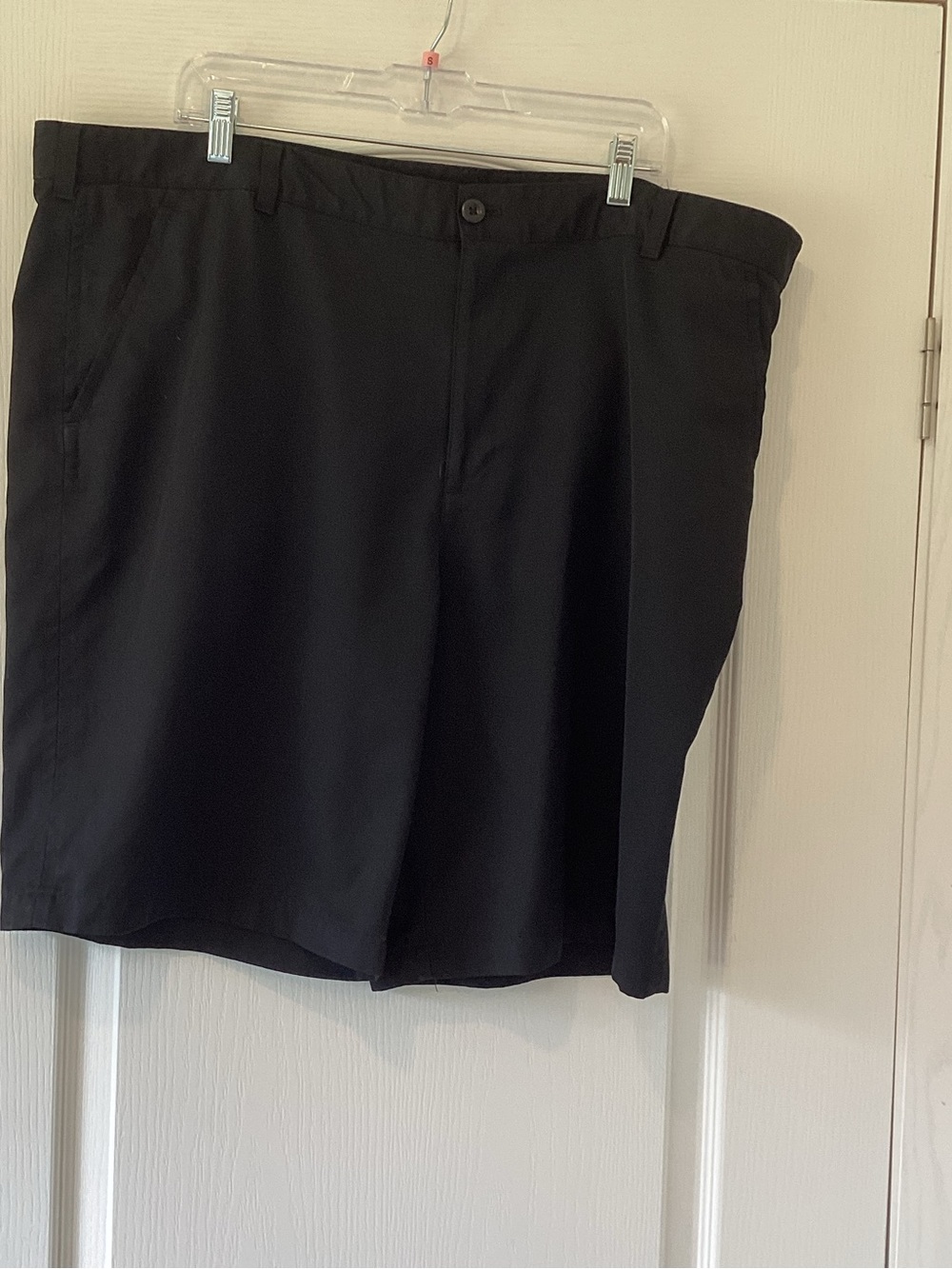 Izod Black Flat-Front Men's Shorts 44 EUC